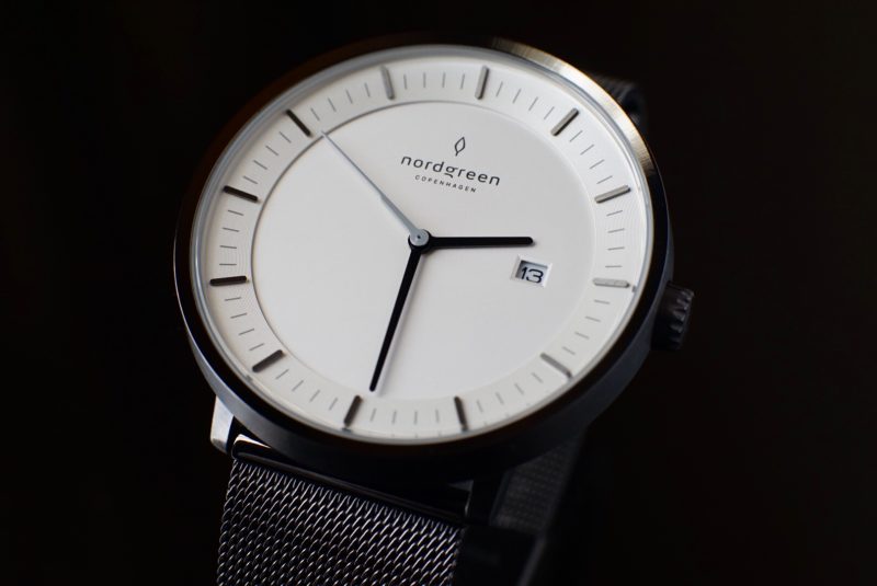 nordgreen　フィロソファ　ガンメタル　傾斜面イメージ　黒背景